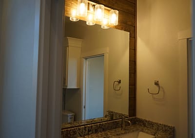lubbock-baconcrest-new-home-mirror-bathroom