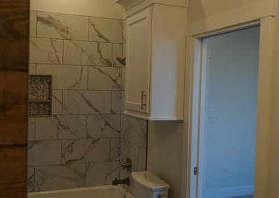 lubbock-baconcrest-new-home-bathroom-shower