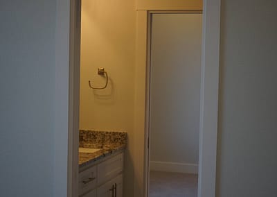 lubbock-baconcrest-new-home-shared-bathroom